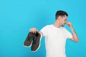 ¿Por qué las zapatillas deportivas huelen mal? 